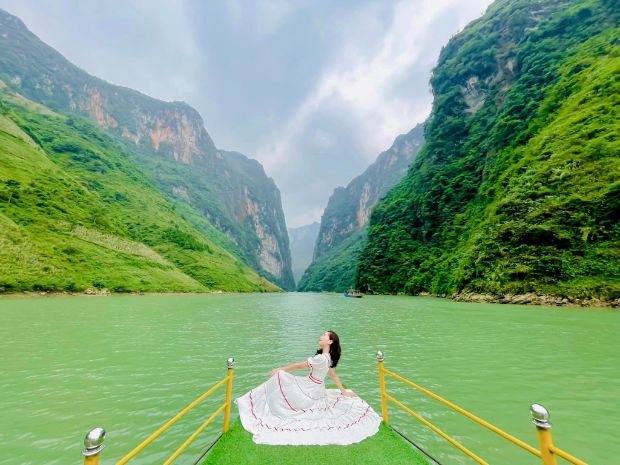 TOUR DU LỊCH HÀ GIANG - LŨNG CÚ - SÔNG NHO QUẾ THÁC BẢN GIỐC - ĐỘNG NGƯỜM  NGAO - PÁC BÓ - HỒ BA BỂ | Vitracotour