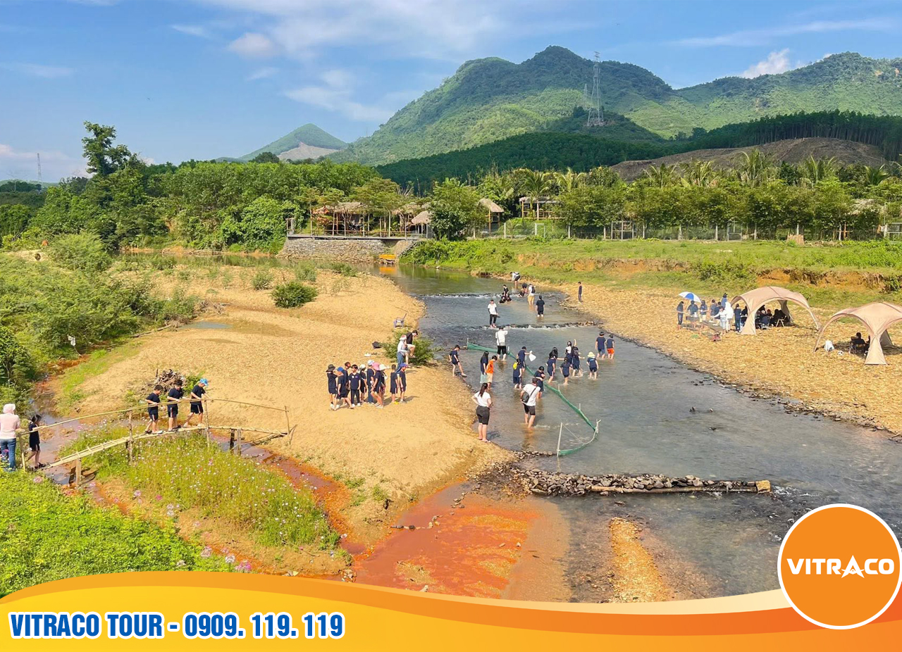 Một góc suối trong khuôn viên Bana Rita Farm