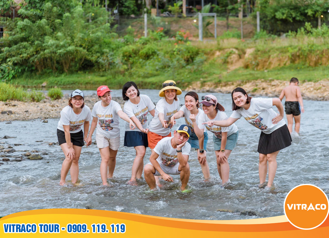 Dòng suối chảy ngang Bana Rita